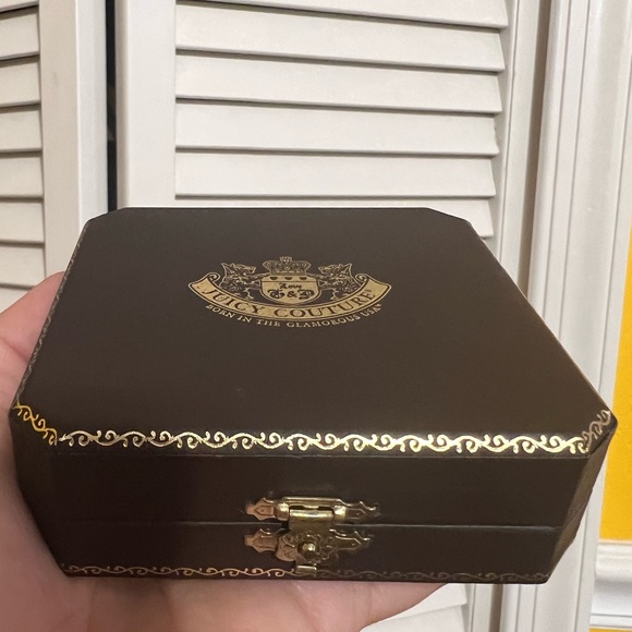 Juicy Couture Crown Wish Bangle - Picture 5 of 5